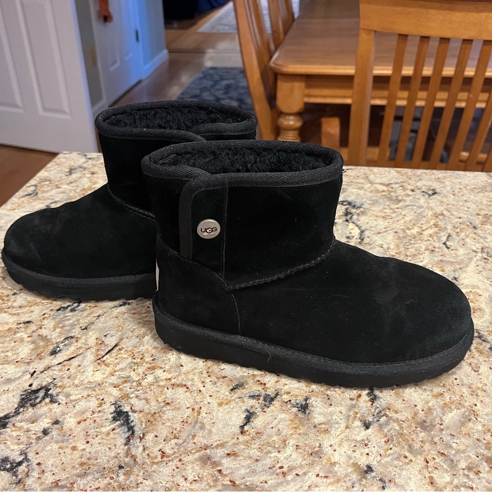 Girls Black UGGS size 1